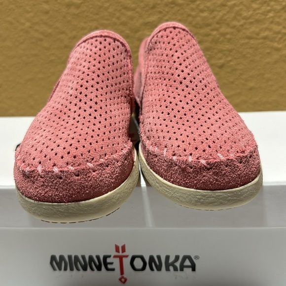 Minnetonka Women's Pacific Rose Suede Leather Slip On Shoes Moccasin . Size 6 - Picture 5 of 9